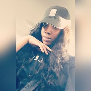 Meet your Posher, Dione